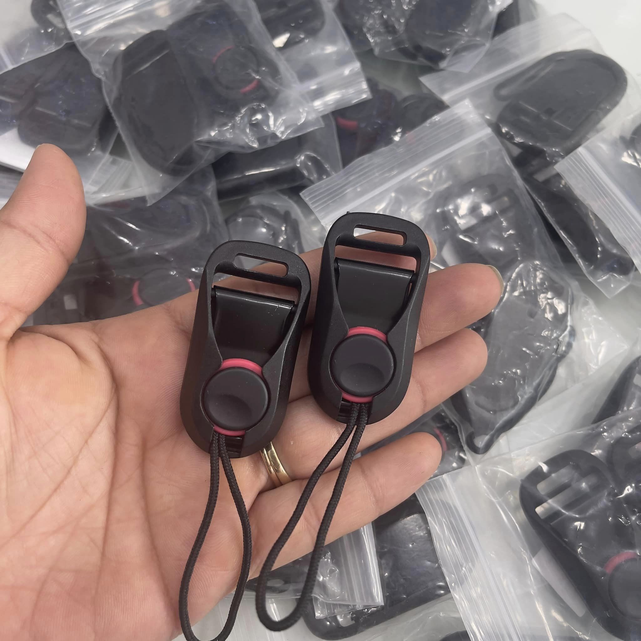 MÓC CÀI DÂY ĐEO THAO TÁC NHANH